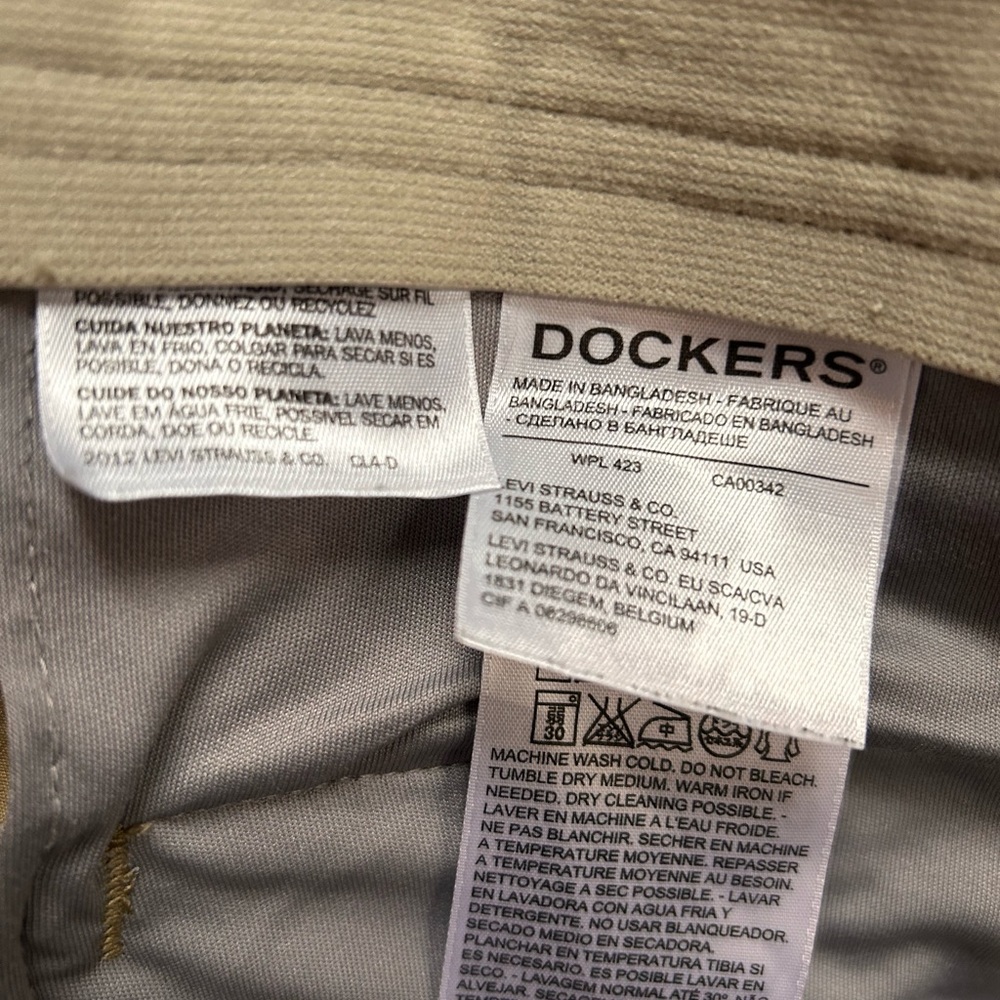Dockers Men's Khaki Cargo Shorts - Picture 9 of 12
